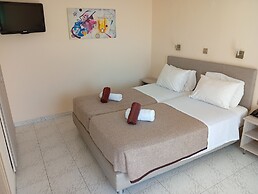 Leonidas Hotel and Studios