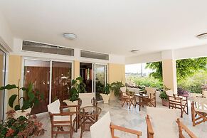 Leonidas Hotel and Studios