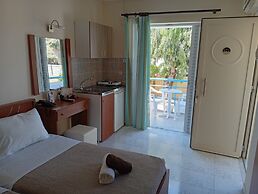 Leonidas Hotel and Studios