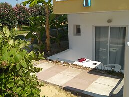 Leonidas Hotel and Studios