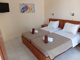Leonidas Hotel and Studios