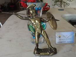 Leonidas Hotel and Studios