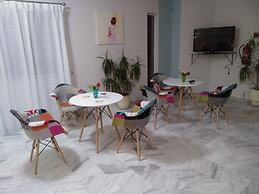 Leonidas Hotel and Studios