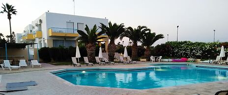 Leonidas Hotel and Studios