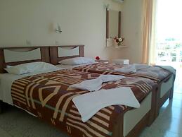 Leonidas Hotel and Studios