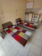 Leonidas Hotel and Studios