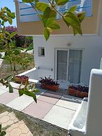 Leonidas Hotel and Studios