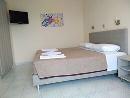 Leonidas Hotel and Studios