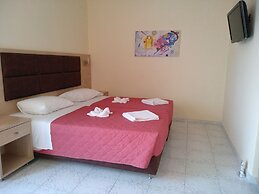 Leonidas Hotel and Studios