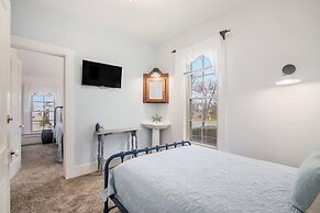 Waters View Inn