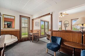 Waters View Inn
