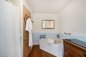 Waters View Inn