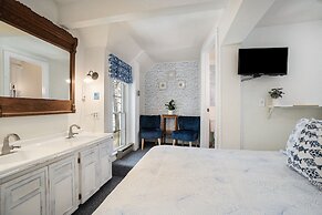 Waters View Inn