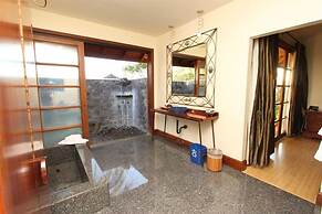 Ho'oilo House