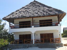Mbuyuni Beach Village - Bungalows