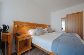 Gillieru Harbour Hotel