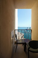 Gillieru Harbour Hotel