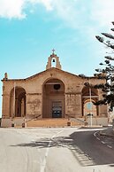 Gillieru Harbour Hotel