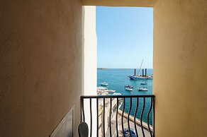 Gillieru Harbour Hotel