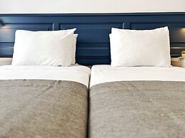 Gillieru Harbour Hotel