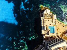 Gillieru Harbour Hotel