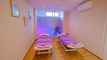 Gillieru Harbour Hotel