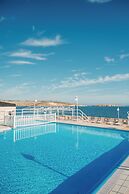 Gillieru Harbour Hotel