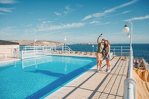 Gillieru Harbour Hotel