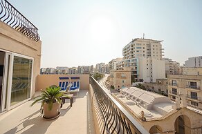 Gillieru Harbour Hotel