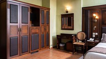 Dellas Boutique Hotel