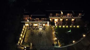 Dellas Boutique Hotel