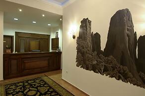 Dellas Boutique Hotel