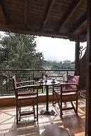 Dellas Boutique Hotel