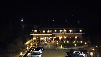 Dellas Boutique Hotel