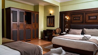 Dellas Boutique Hotel