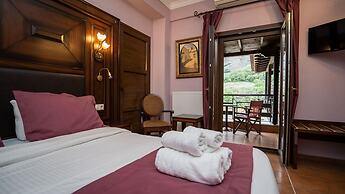 Dellas Boutique Hotel