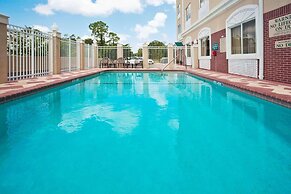 Country Inn & Suites by Radisson, St. Petersburg - Clearwater, FL