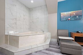 La Quinta Inn & Suites by Wyndham Alvarado