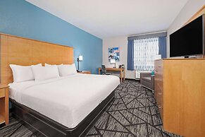 La Quinta Inn & Suites by Wyndham Alvarado