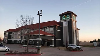 La Quinta Inn & Suites by Wyndham Alvarado