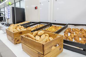 Port Vista Oro Hotel