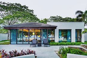 Le Meridien Shimei Bay Beach Resort & Spa