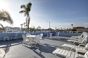 Newport Channel Inn - Near Huntington State Beach