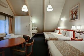 Newport Channel Inn - Near Huntington State Beach