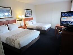 Newport Channel Inn - Near Huntington State Beach