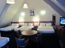 Newport Channel Inn - Near Huntington State Beach