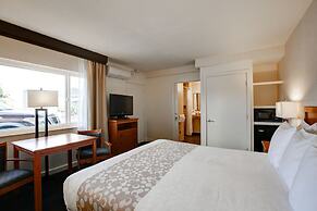 Newport Channel Inn - Near Huntington State Beach