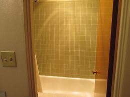 Town House Motel Inc