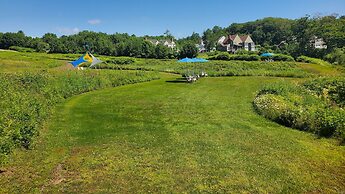 Strawberry Hill Seaside Inn