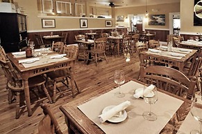 Valley Ford Hotel